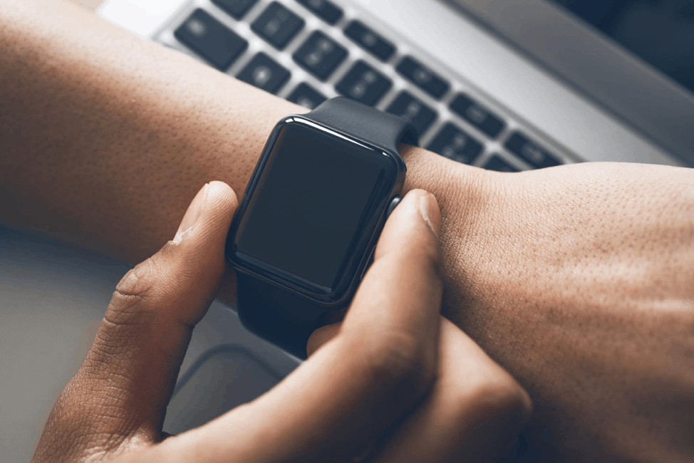 Every Man Needs a Smartwatch: Which One Should You Get? - Mandujour