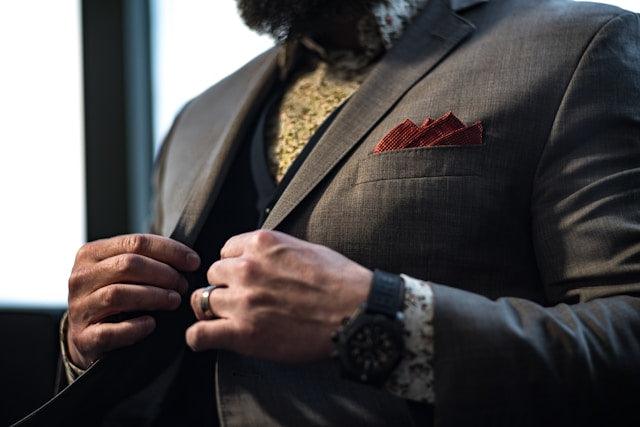 Best Pocket Square Holder to Buy & If You Need One! Pocket Square Holder Vs. Pre-Folded Pocket Squares 2026