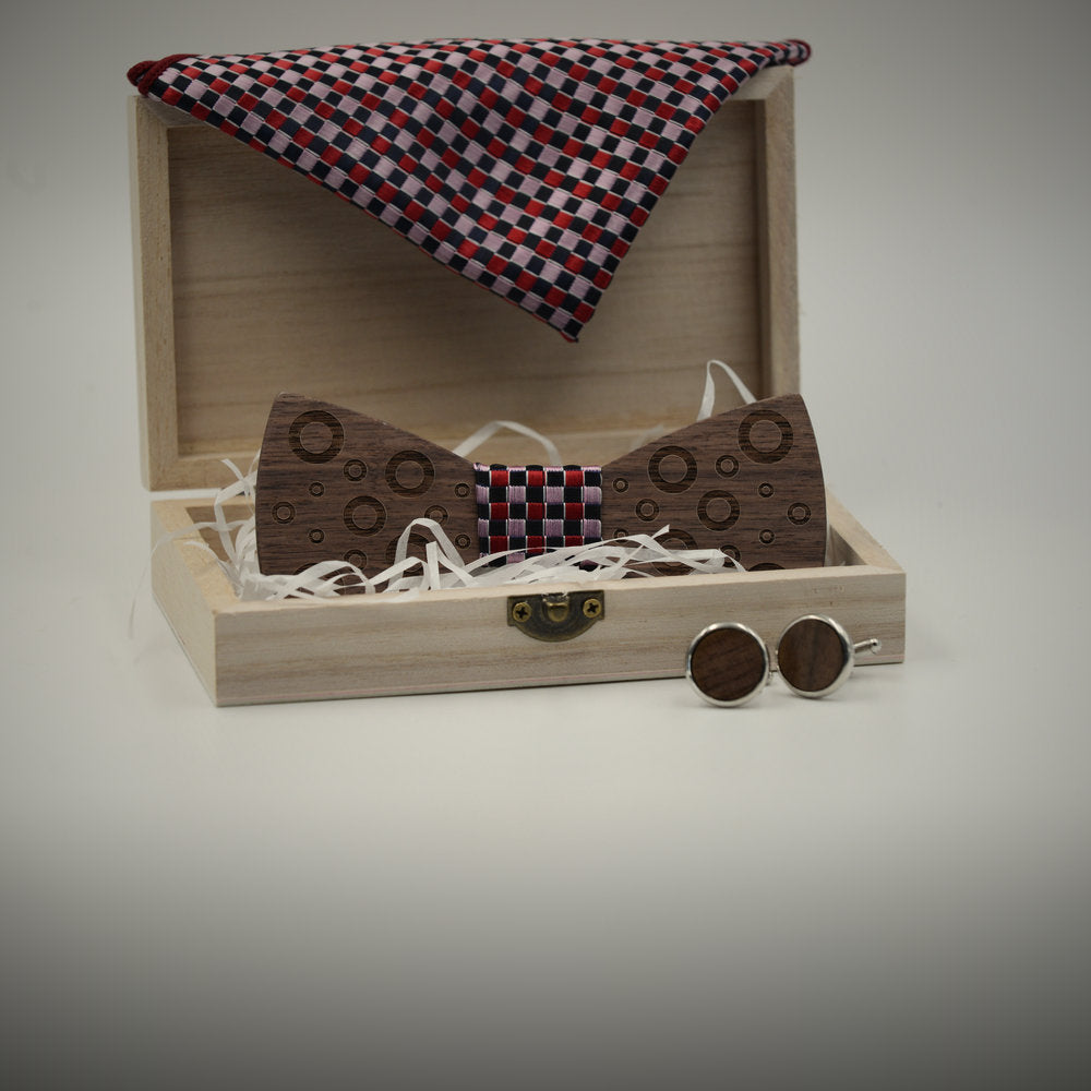 Wooden bow tie with cufflinks and pocket square in a gift box